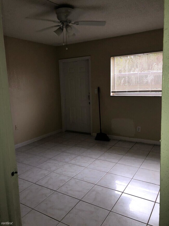 Building Photo - 3 br, 2 bath Duplex - 4240 Riverside Dr