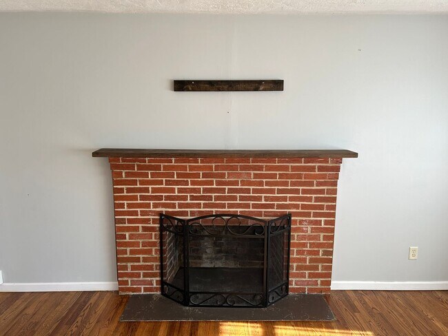 Building Photo - 1008 Roberson Street NW