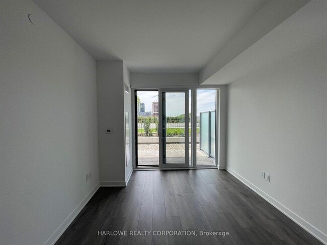 Building Photo - 95 Oneida Crescent