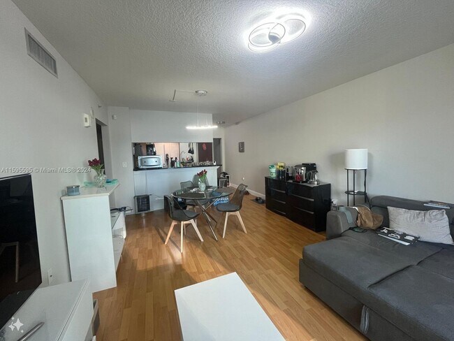 Building Photo - 31 Southeast 5th Street Apt #2310, Miami, ...