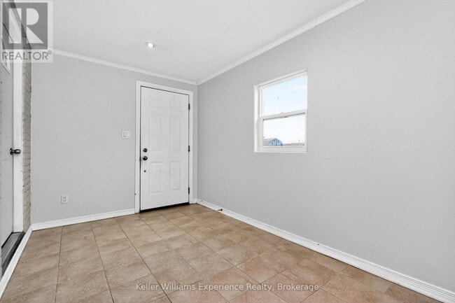 Building Photo - 295 Bay St