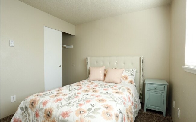 Foto del edificio - 5726 59th St Ct W