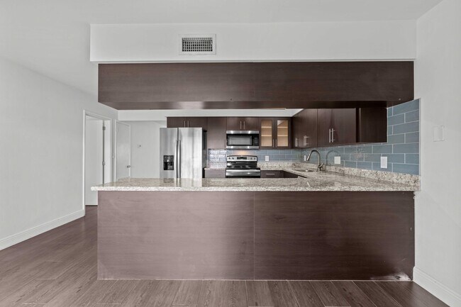Foto del edificio - 2133 NE 56th Ct