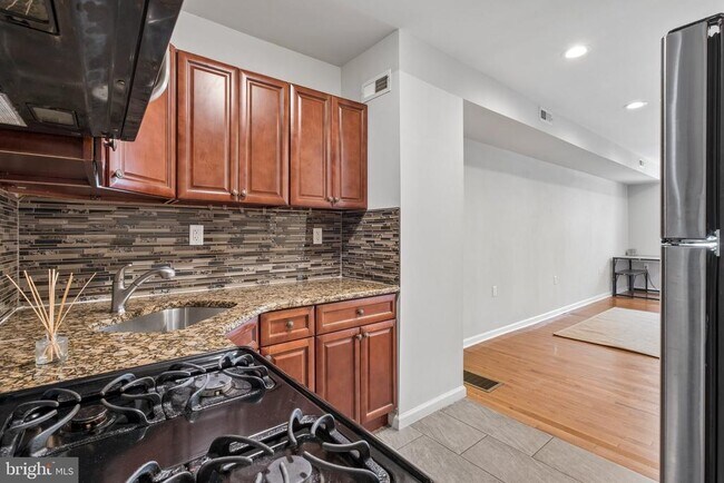 Foto del edificio - 2220 Cantrell St
