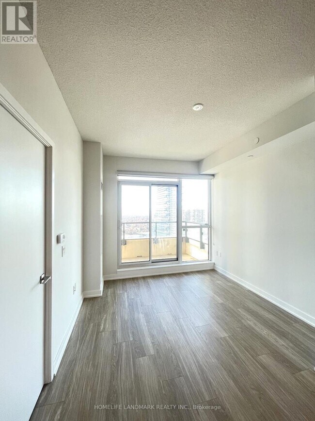 Photo du bâtiment - 4055 Parkside Village Dr