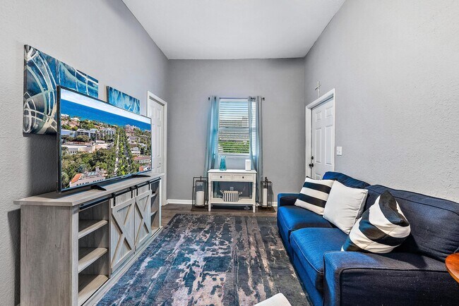 Foto del edificio - 3207 Pinewood Ave