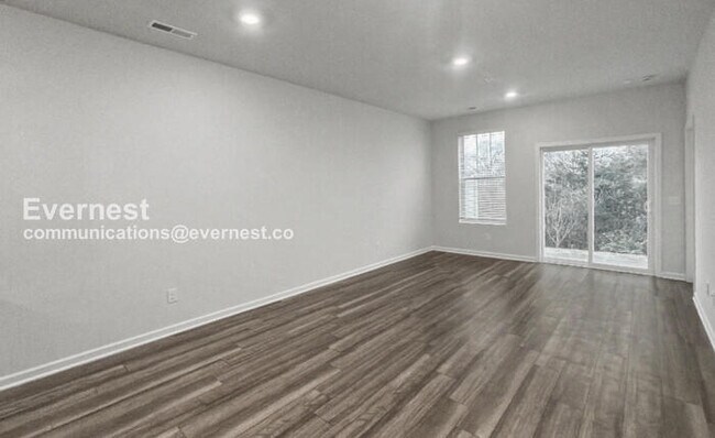 Foto del edificio - 3 Bed/2.5 Bath Townhome with Garage / Pet-Friendly / Available Now!