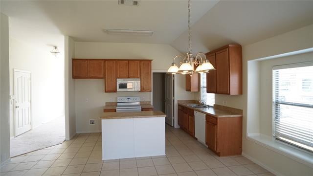 Building Photo - 2409 Deerwood Dr