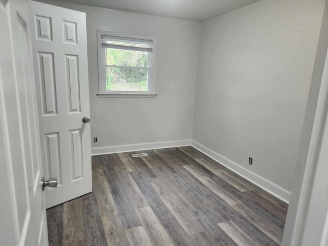 Building Photo - 609 W Holly St