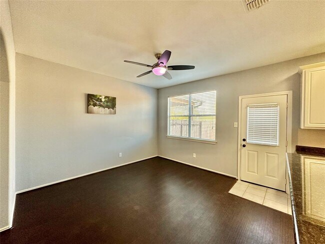 Foto del edificio - 2938 Loganberry Park Ln