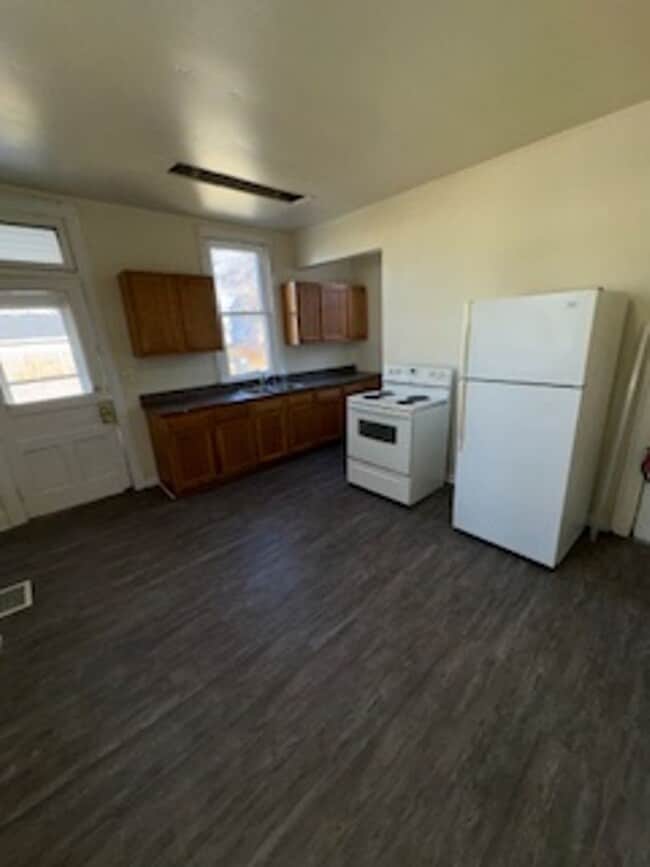 Foto del edificio - 500 E Franklin St