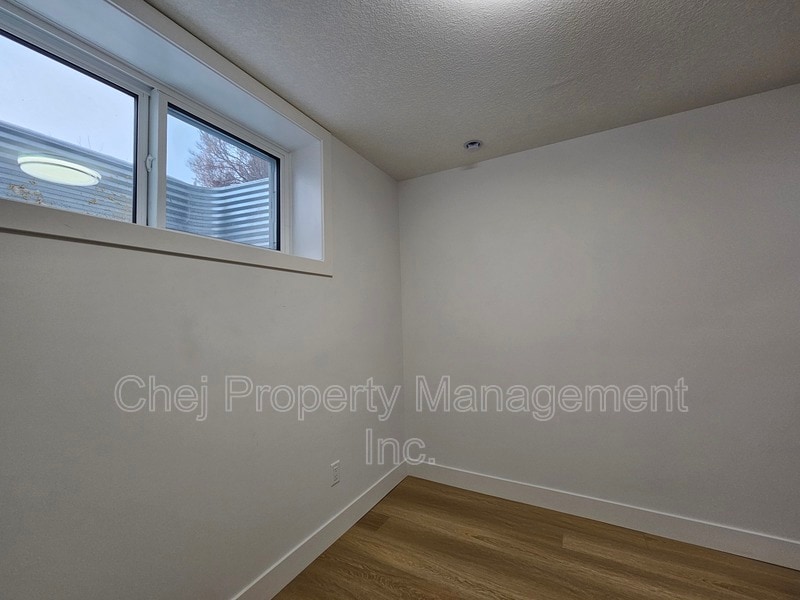 Building Photo - 10698-10661 61 St NW