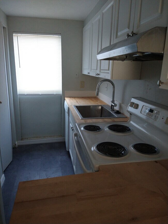 Building Photo - 605 SW 75th St
