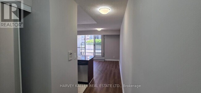 Photo du bâtiment - 5793 Yonge St