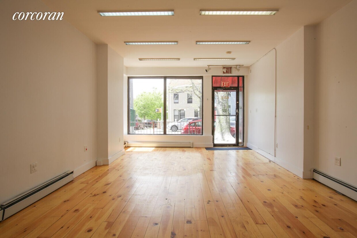 Foto principal - 655 6th Ave