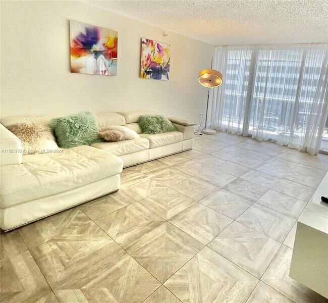 Foto del edificio - 16711 Collins Avenue Apt #801, North Miami...