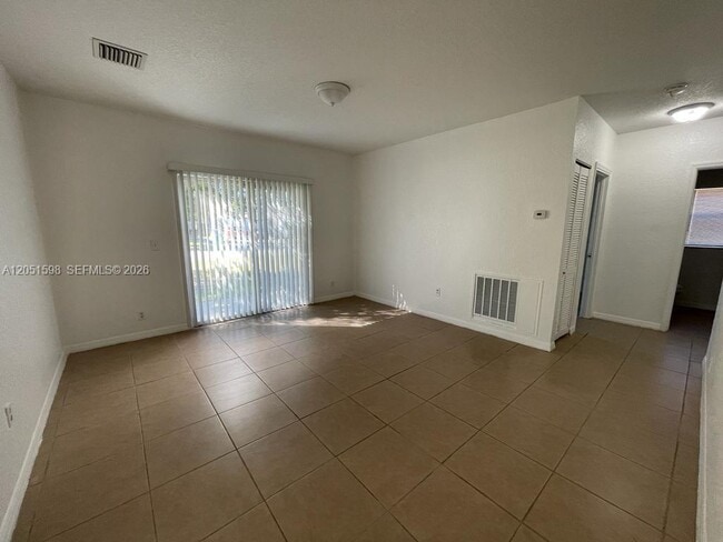 Foto del edificio - 2730 NW 11th St