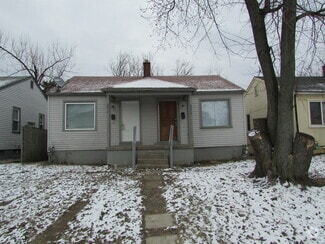 Building Photo - 2284 Hiawatha Park Dr