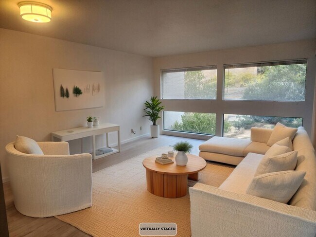 Foto del edificio - 1600 Carmel Dr