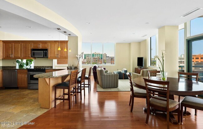 Foto del edificio - 222 E Witherspoon St