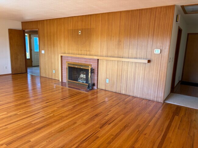 Foto del edificio - 545 NW Elizabeth Dr