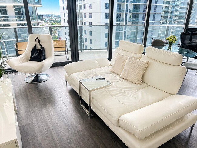 Foto del edificio - 45 SW 9th St