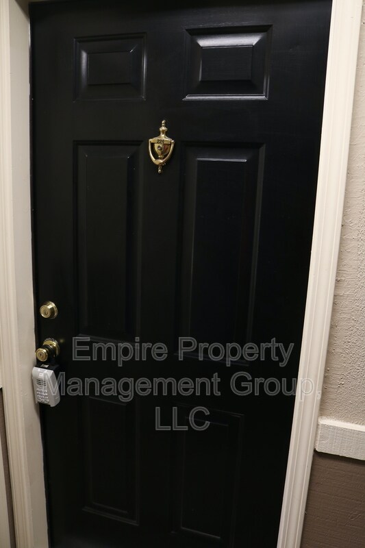 Foto del edificio - 224 Old Manor Rd