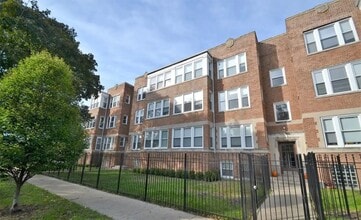 Building Photo - 7529 N Rogers Ave
