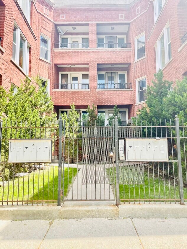Primary Photo - 6451 S Greenwood Ave