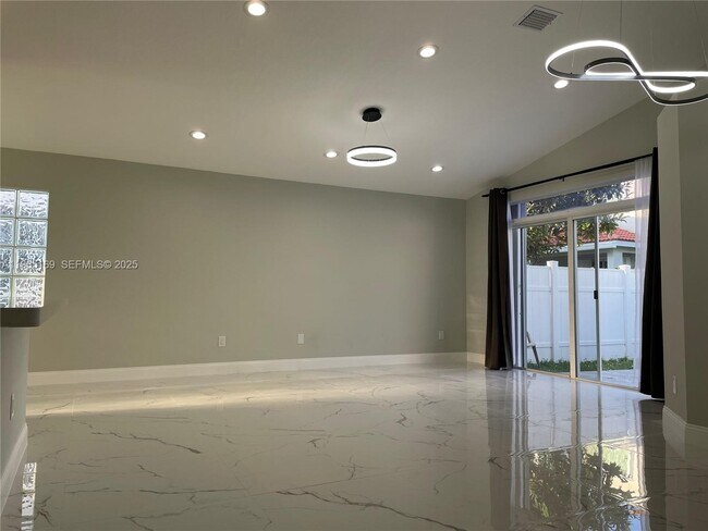 Foto del edificio - 1775 NW 166th Ave