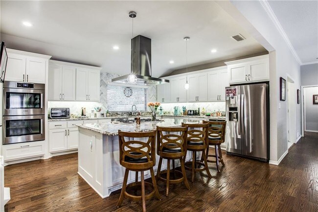Building Photo - 909 Sunningdale Cir