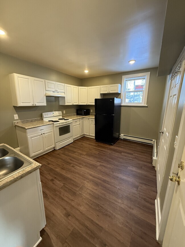 Foto del edificio - 1355 Payne Ave