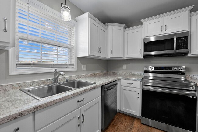 Foto del edificio - 424/426 E. Deerwood Dr