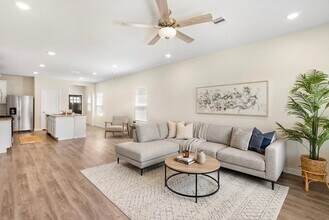 Building Photo - 5811 Blue Grama Dr