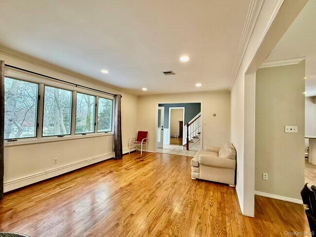 Foto del edificio - 33 Pilgrim Dr