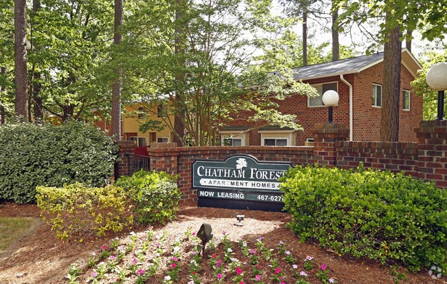 Entrada - Chatham Forest Apartments