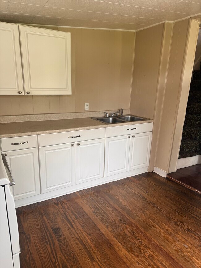 Building Photo - 1322 Bartine St
