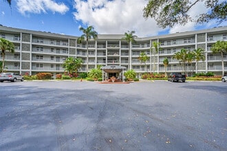 Building Photo - 4020 W Palm Aire Dr