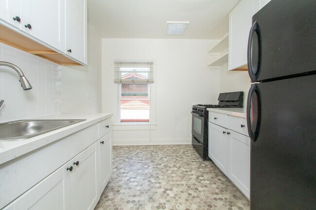 Foto del edificio - 2 Bedroom 1 Bath + Loft Apartment - One Bl...