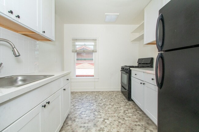 Building Photo - 2 Bedroom 1 Bath + Loft Apartment - One Bl...