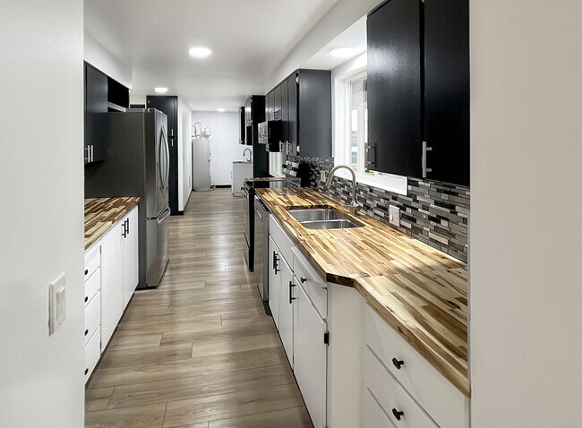 Foto del edificio - Wyoming Avenue Duplex