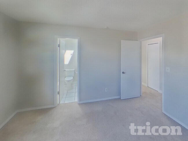 Foto del edificio - 722 Blossom Field Rd