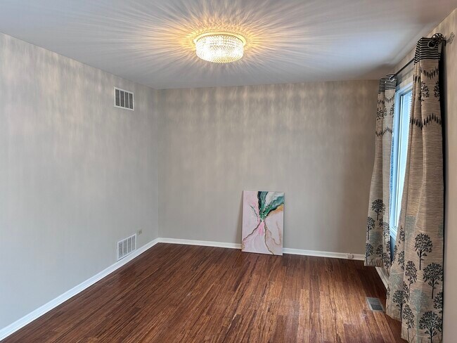 Foto del edificio - 2856 Evergreen Ln