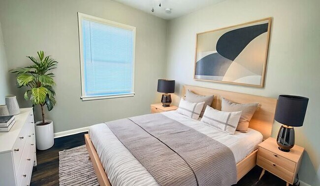 Foto del edificio - Charming Single-Family Home with Fenced Yard — New Carpet, Pet Friendly & Reduced Rent in Lee's S...