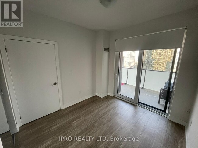 Building Photo - 4130-4130 Parkside Village Dr