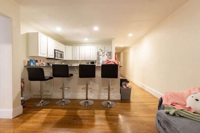 Brookline 3bed / 1bath near BU available September 2026 - Brookline 3bed / 1bath near BU available September 2026 Apartment