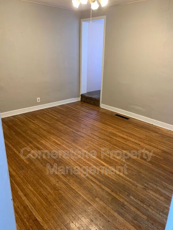 Building Photo - 633 Maple Ave