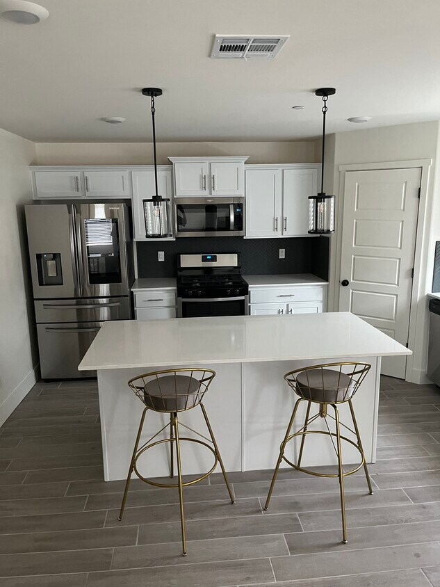 Foto principal - 10111 Estacada Ave