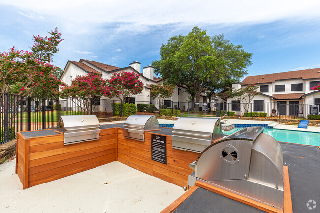Grilling Area - Prescott Park Apartment Homes
