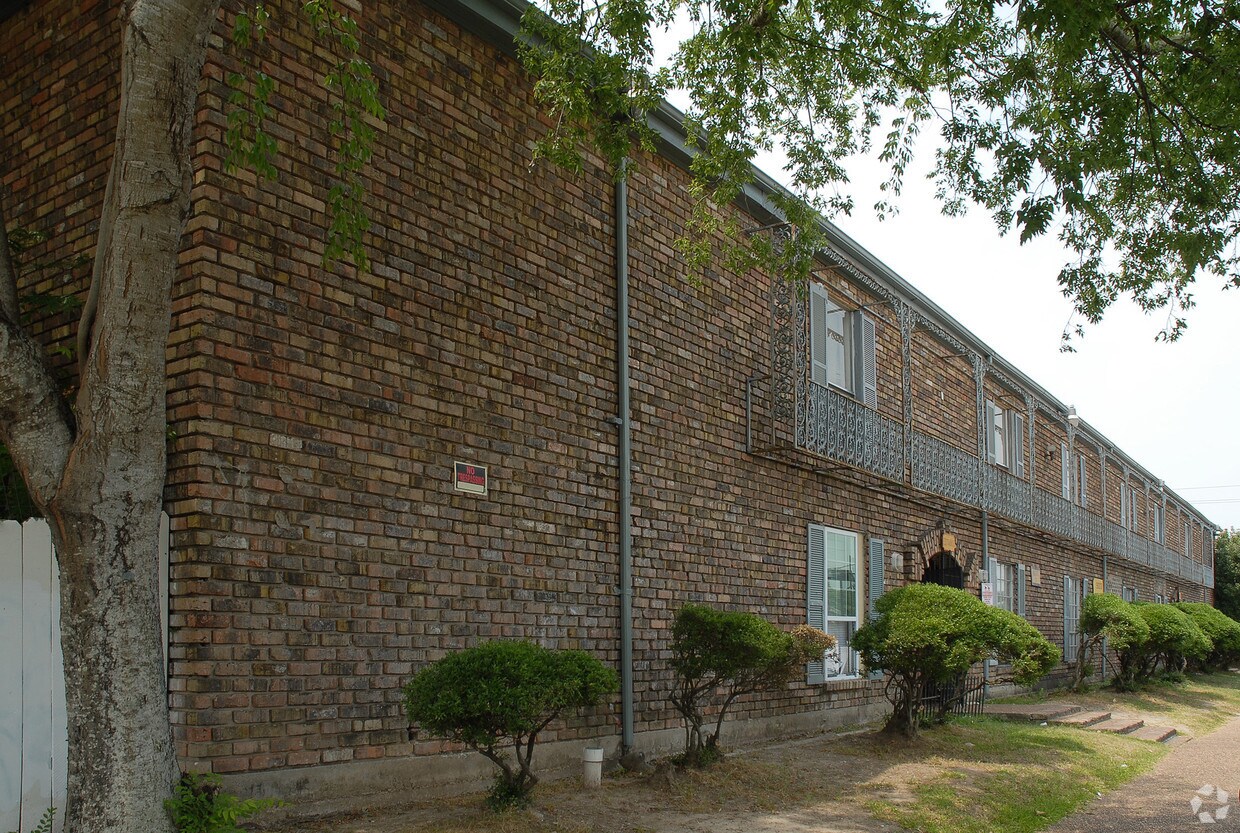 Beechnut Chateau Apartaments - Beechnut Chateau Apartments